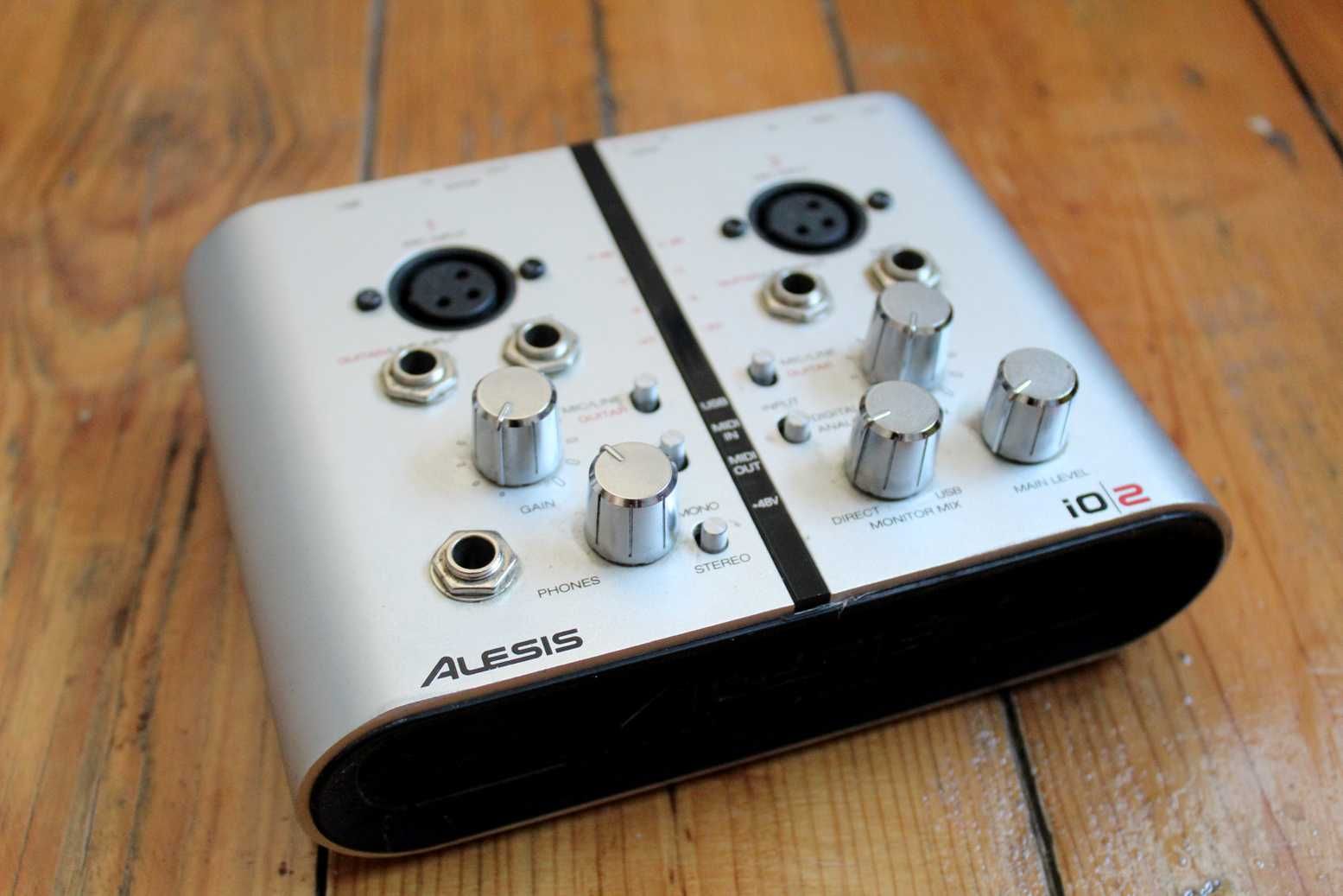 Alesis IO2 - Interface Gravação 2 Canais, Midi Out/In (USB)