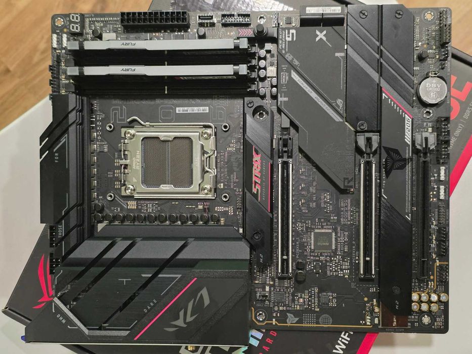 Материнська плата ASUS Rog STRIX B650e-e WIFI