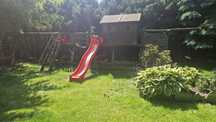 Plac zabaw z domkiem