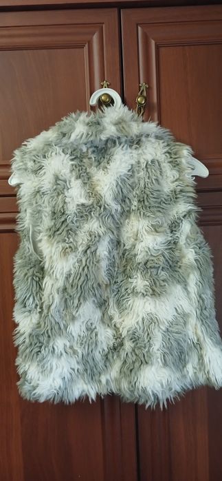 Теплі жилетки на дівчинку-підлітка