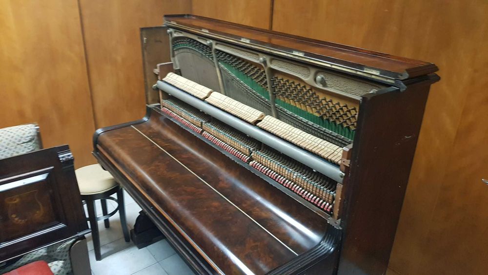 Piano Vertical Classico - Bom estado