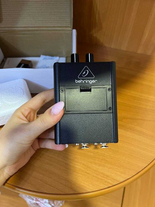 Вушний монітор: Підсилювач Behringer Powerplay P1 + Батарейка