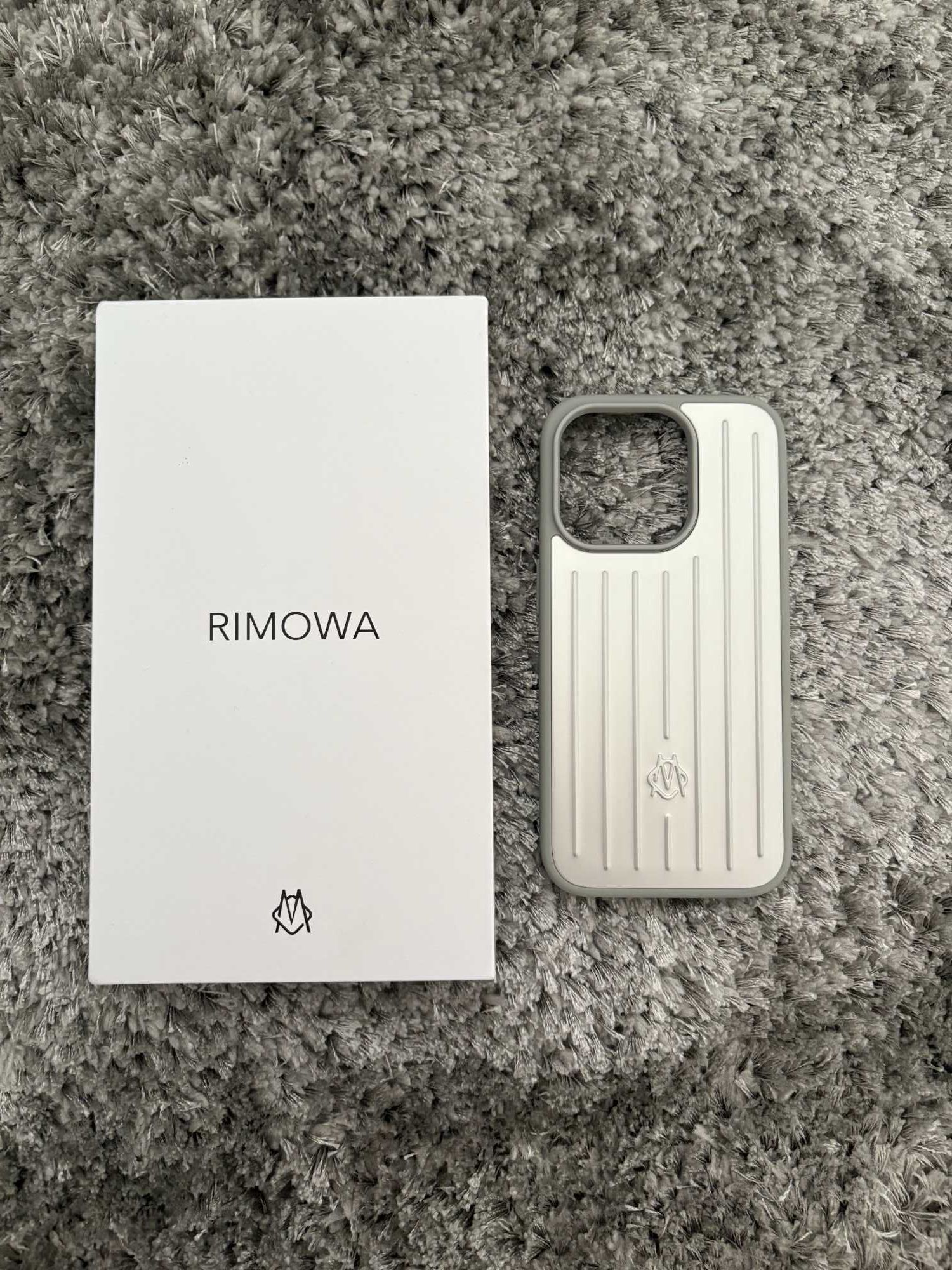 Capa Rimowa cinzenta (iPhone 15 Pro)