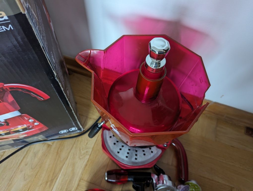 Kolbowy ekspres ciśnieniowy Bialetti Mokona CF40 1050 W czerwony
