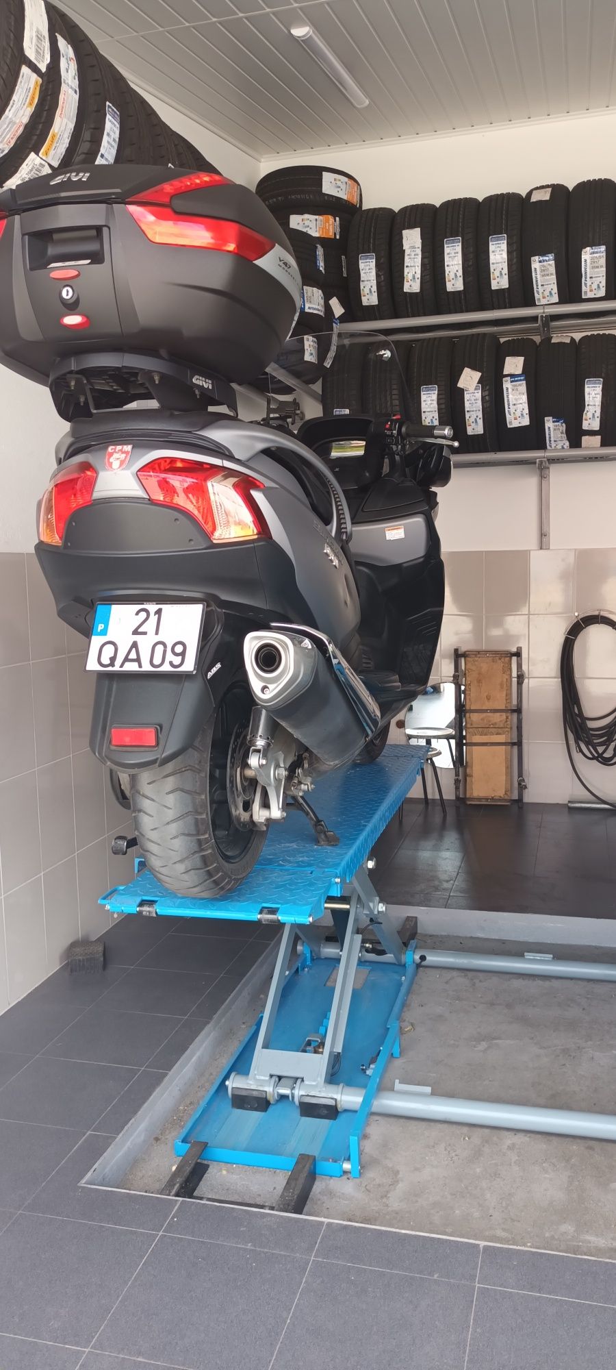 Moto BurgmanAN650Z de 2015 em muito bom estado