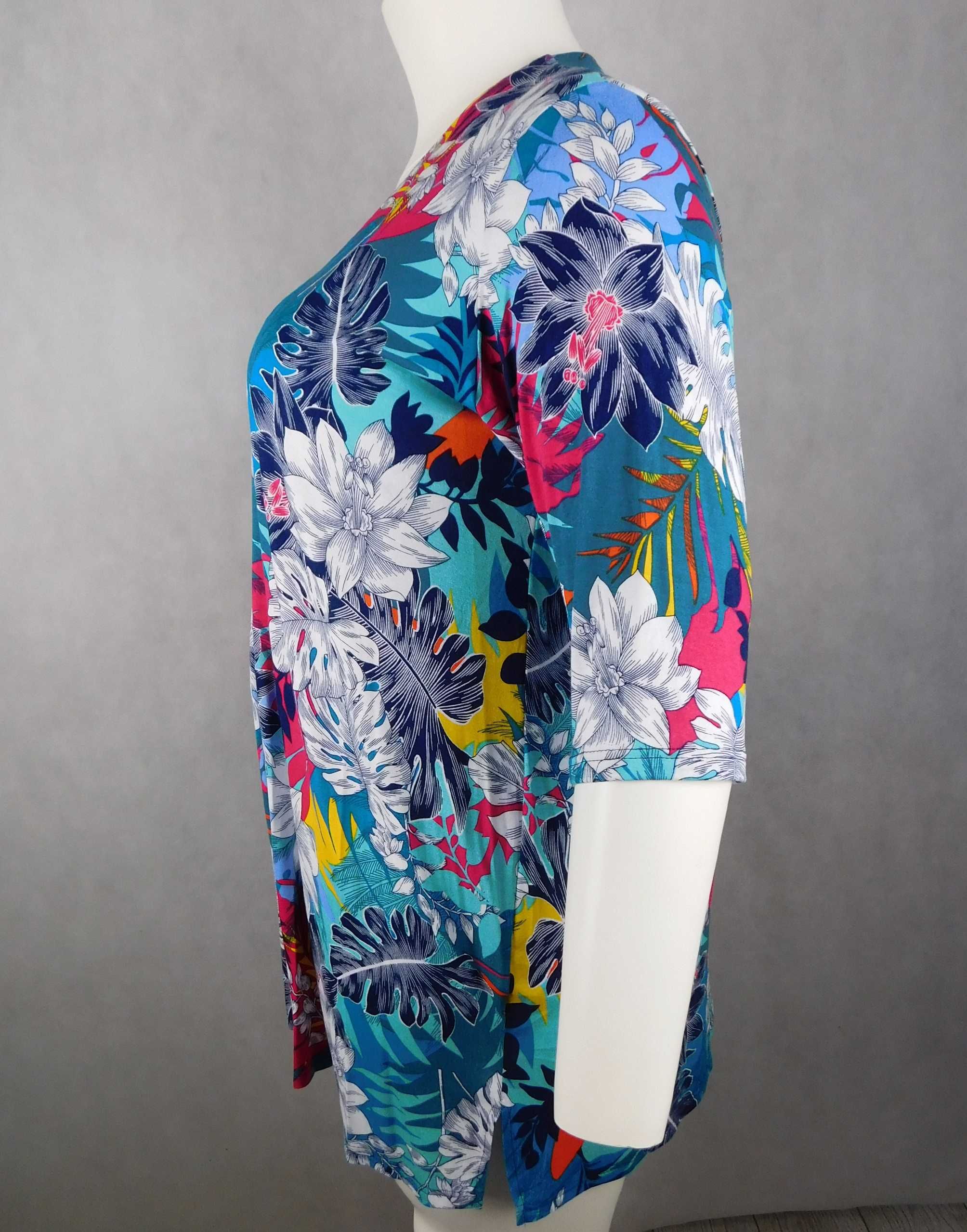 Bluzka rozkloszowana w serek Plus Size 4XL - 62/64
