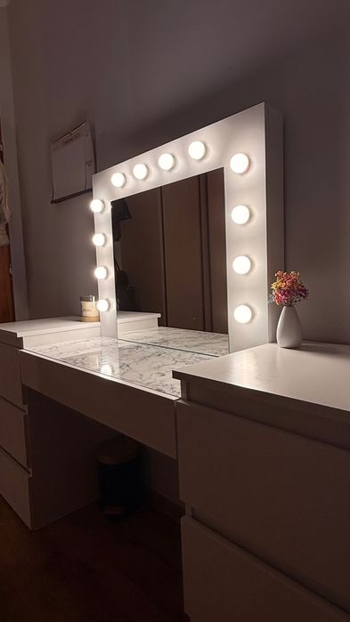 TOALETKA kosmetyczna BIAŁA z lustrem 12 LED