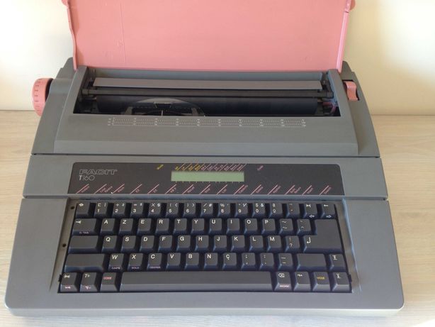 Máquina de escrever eletrónica