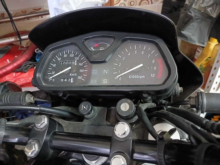 HONDA NX 400      excelente estado    janeiro 2003  10.000 km.