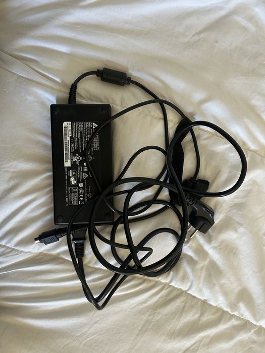 Fonte Carregador Delta Electronics 19.5V 11.8A 230W Original