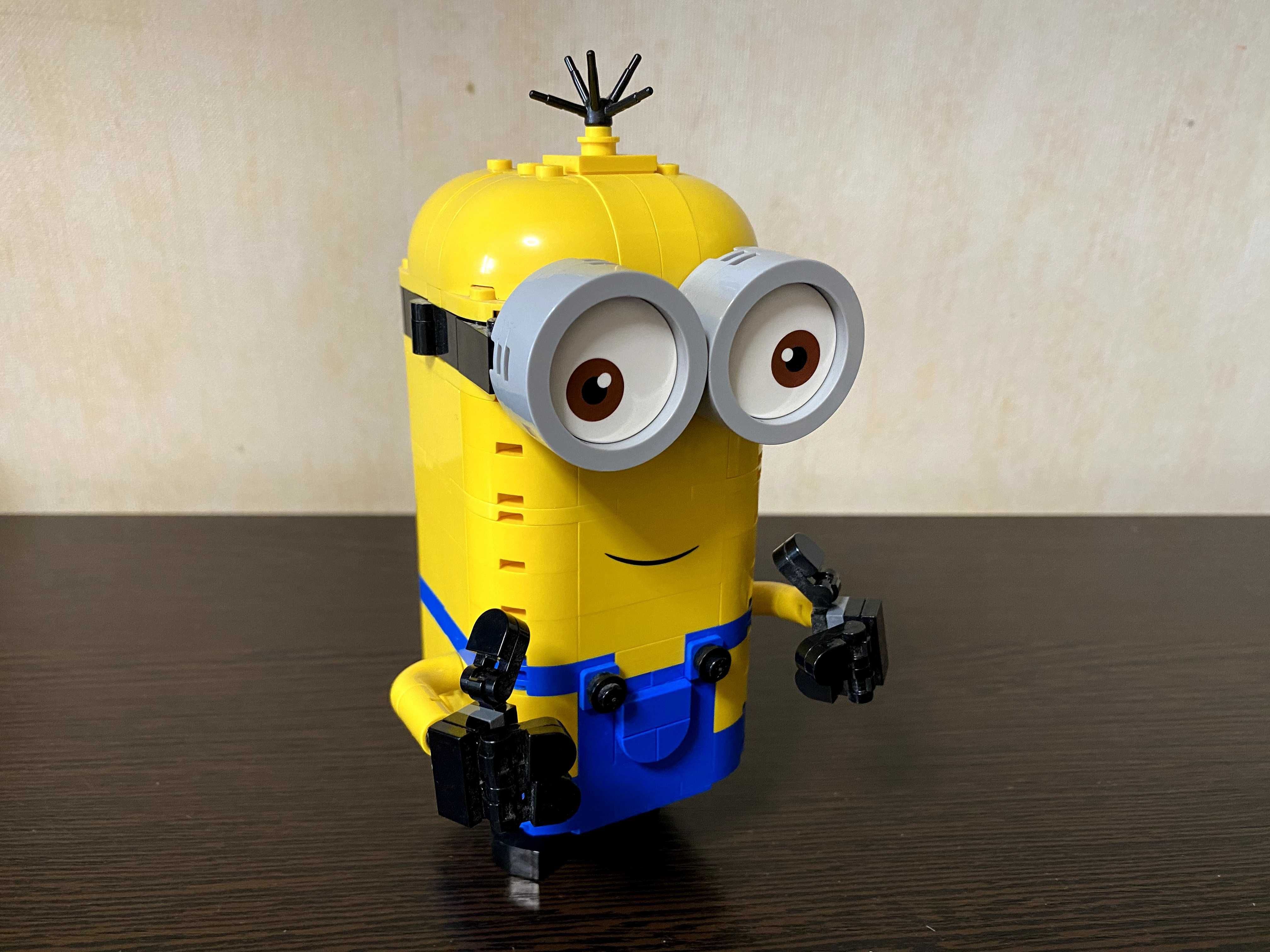 LEGO Minions Складені з кубиків міньйони та їхнє лігво (75551)