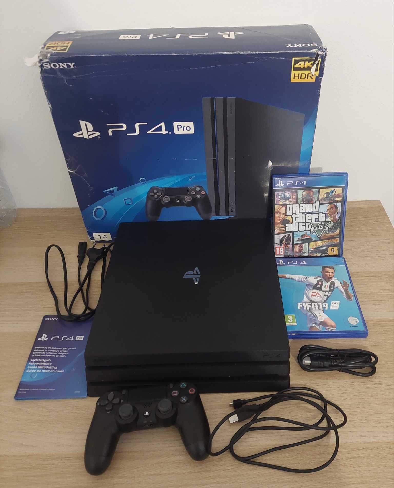 Ps4 Pro 4K de 1 TB Na Caixa com 1 Comando Original + Gta V + Fifa 19