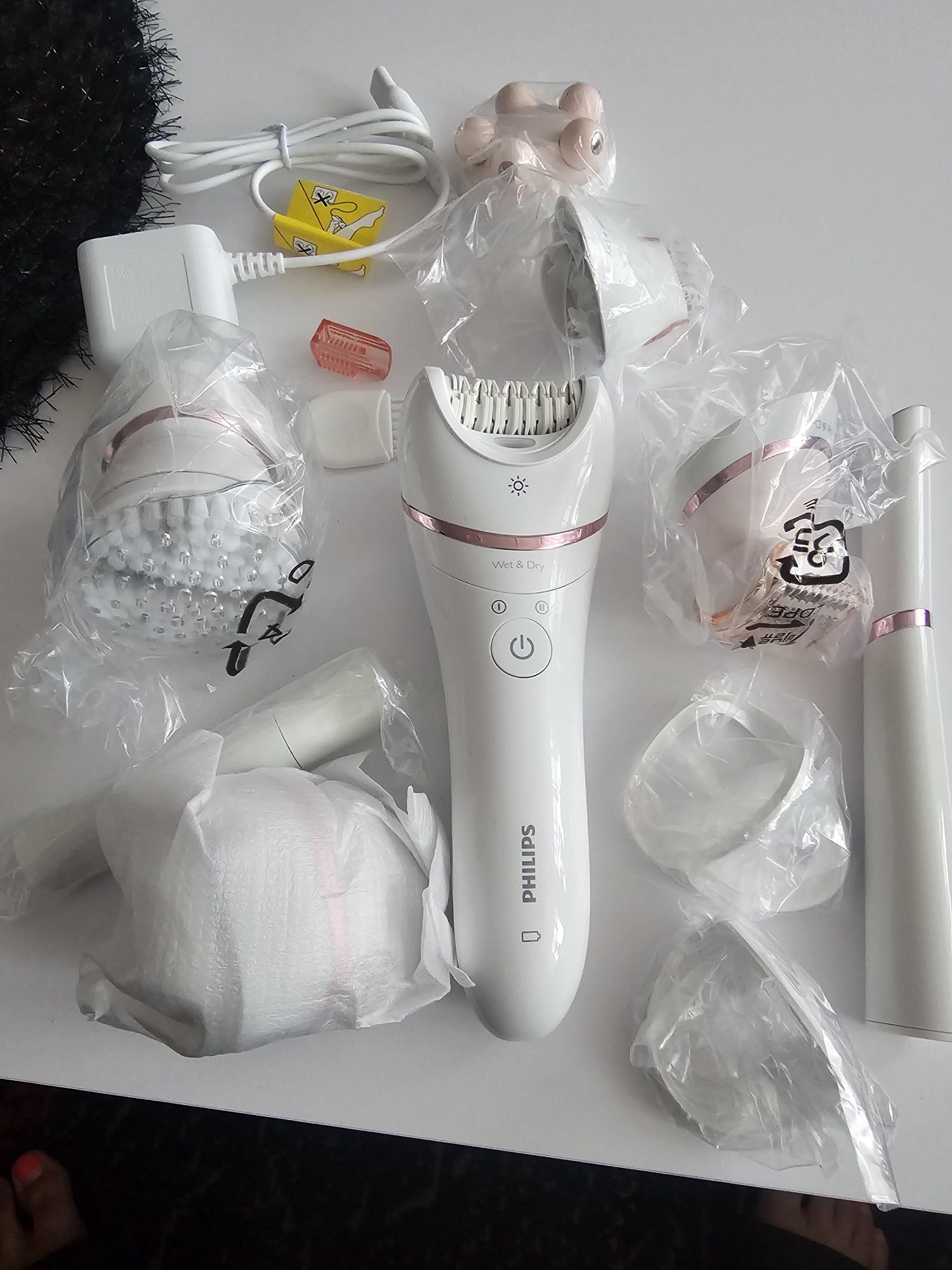 Depilator Philips Beauty Set 9000bikini nogi twarz 10w1