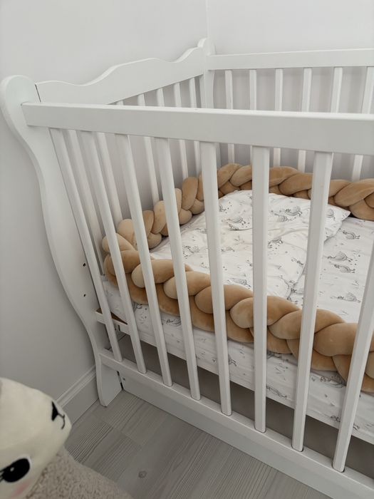 Biale drewniane łóżeczko +materac