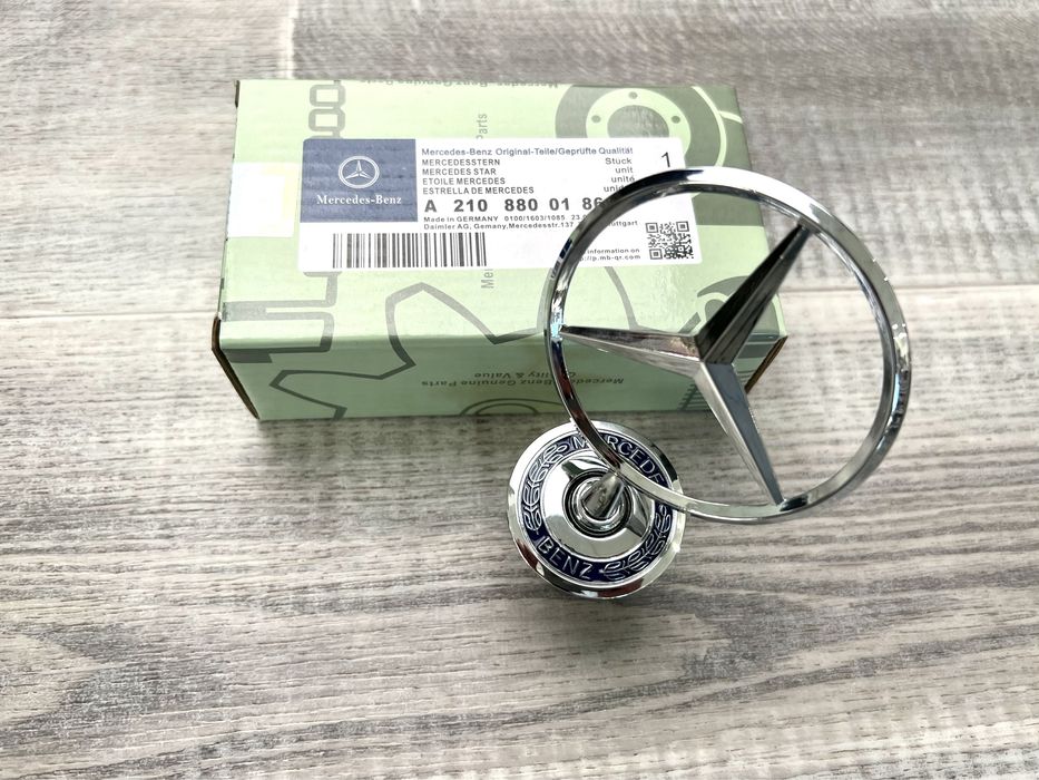 Емблема приціл Mercedes значок в капот Мерседес, логотип на багажник