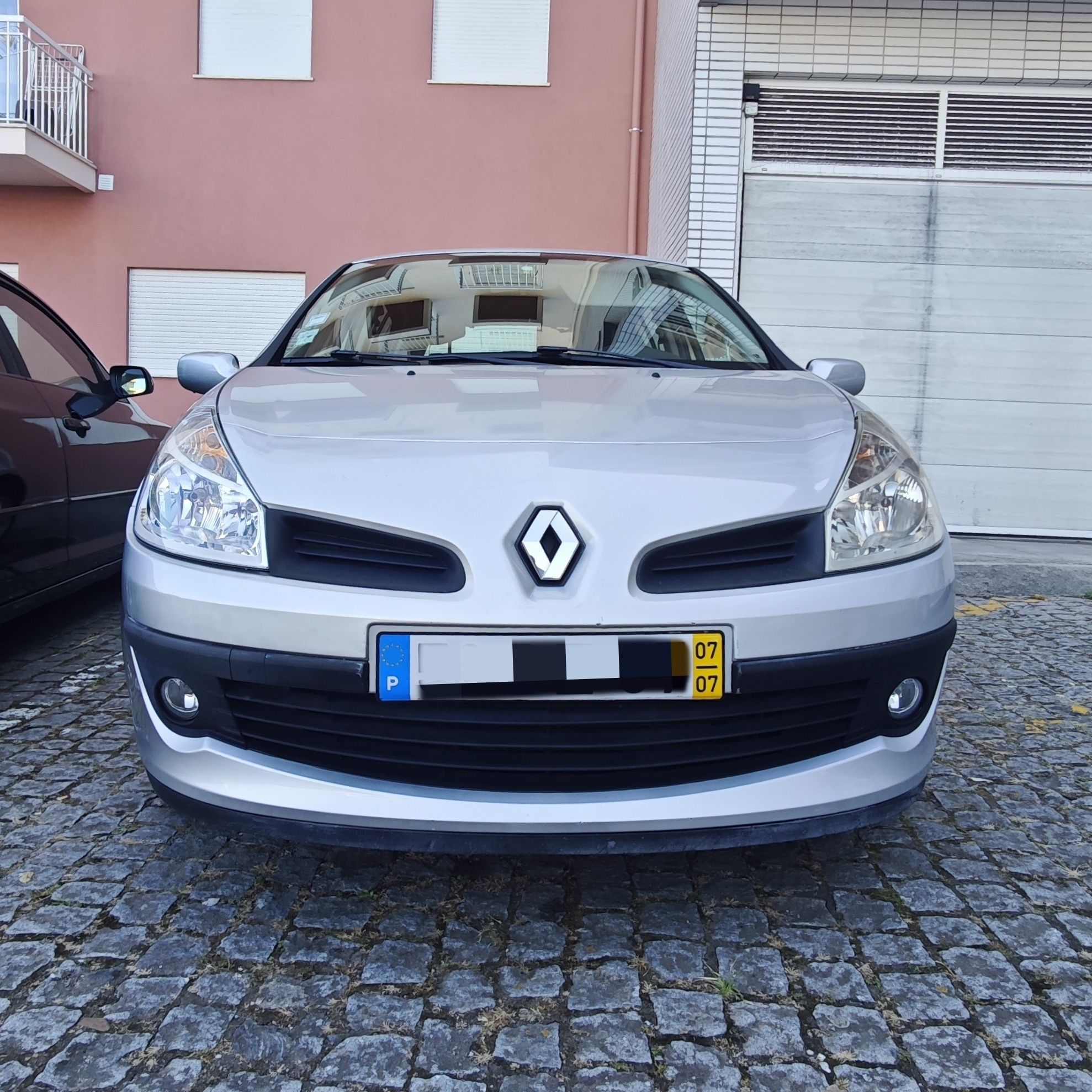 Renault Clio em excelente estado