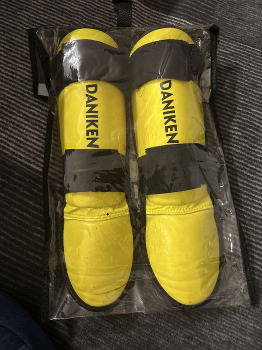 Ochraniacze piszczeli i stop dziecience