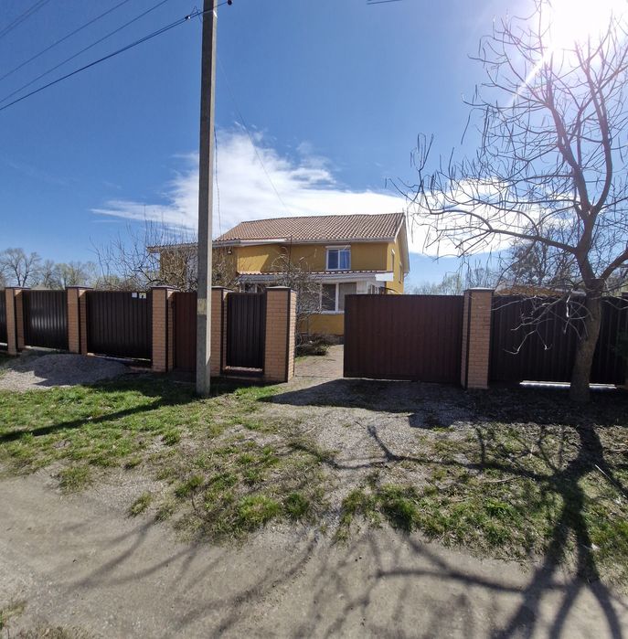 Продаж будинку 214  кв. метрів в 40 км від Києва.