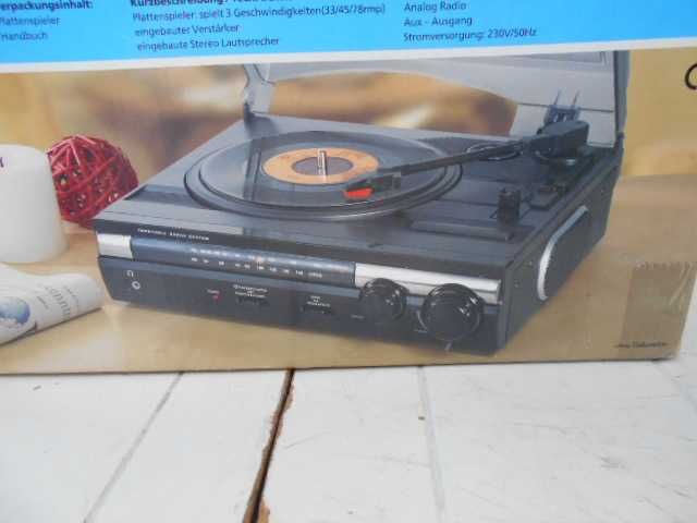 Stary gramofon z radiem