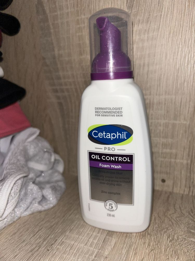 Cetaphil pianka do mycia twarzy około 1/3