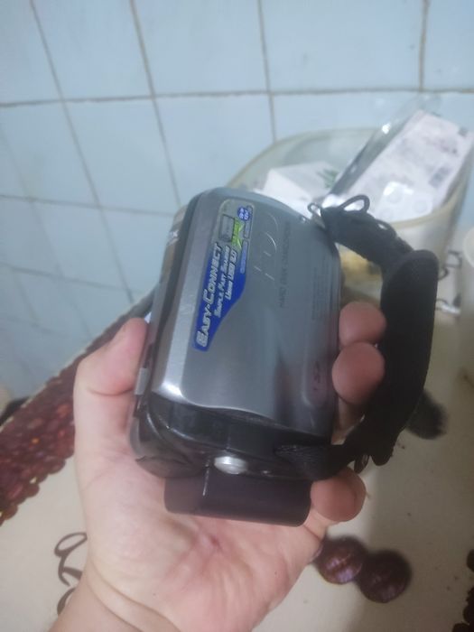Продам цифровую камеру jvc на 20 gb