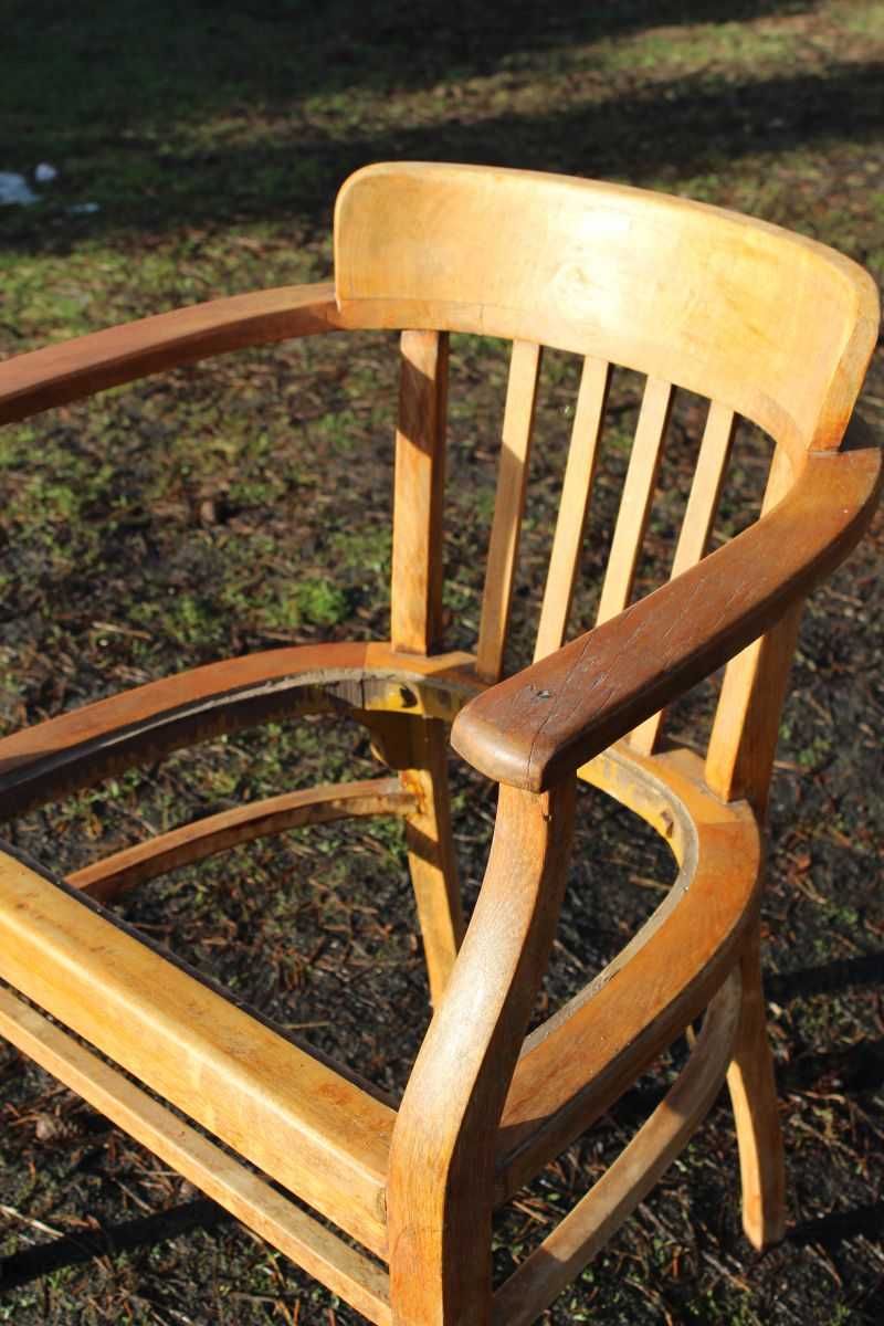 Oryginalne krzesło drewniane