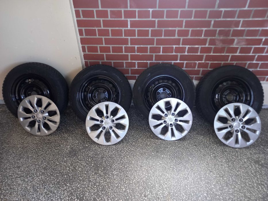 Opony zimowe koła z felgami stalowymi 195/65 R15 komplet + kołpaki