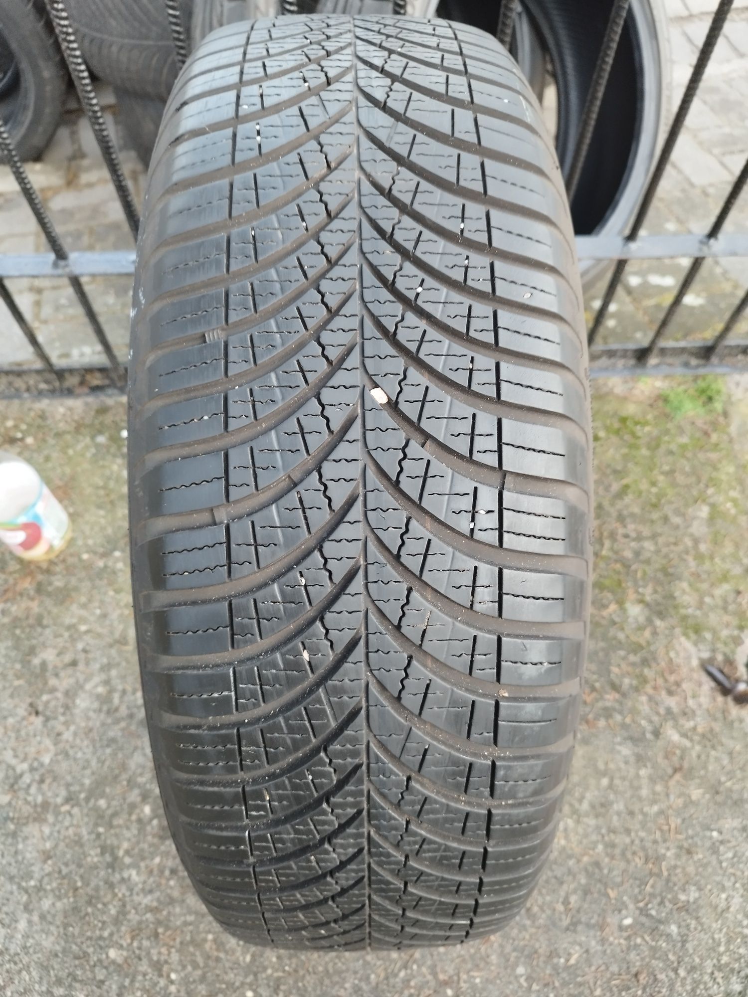 1szt Goodyear Vector 4 Seasons SUV 225/60/18 104W 6,5mm 2022rok