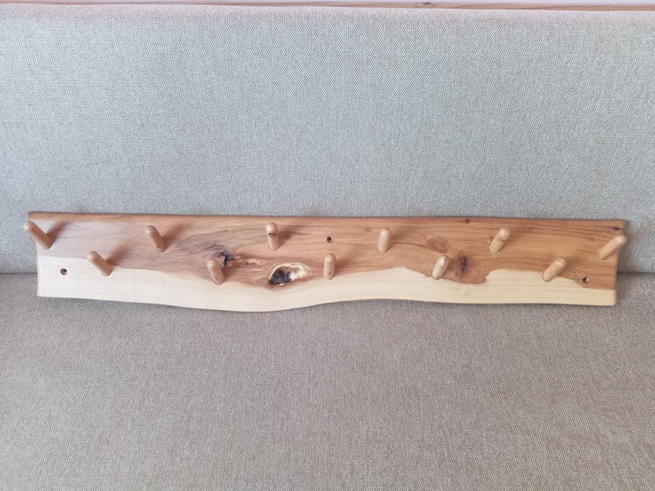 Вішалка на стіну