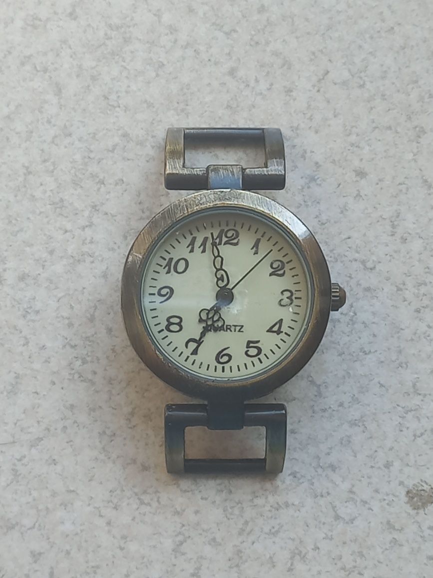 Zegarek na rękę vintage postarzany