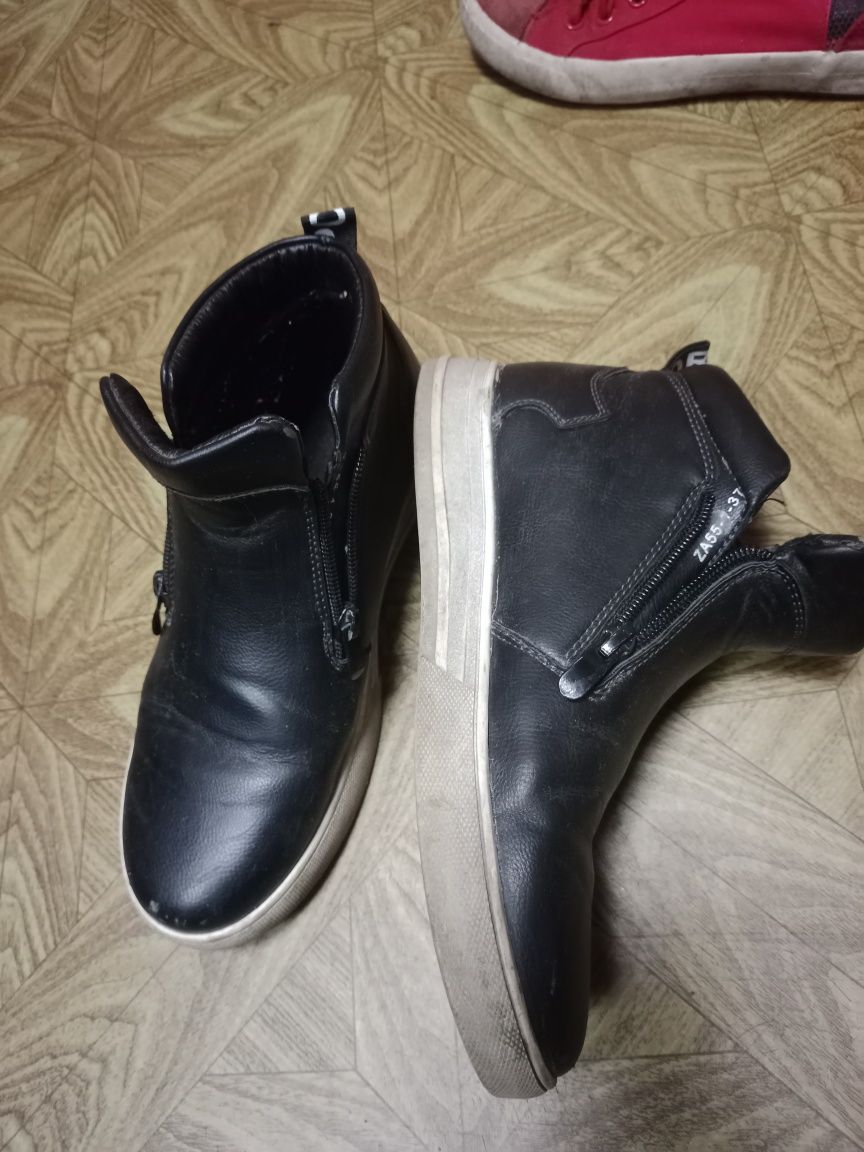 Кросівки, полуботинки,кеди, макасини 37р.