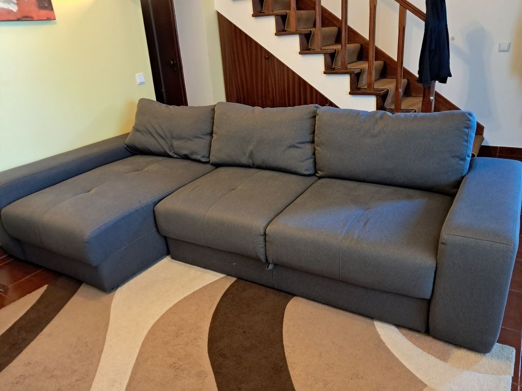 Sofá com chaise longue,  cama e impermiabilizado