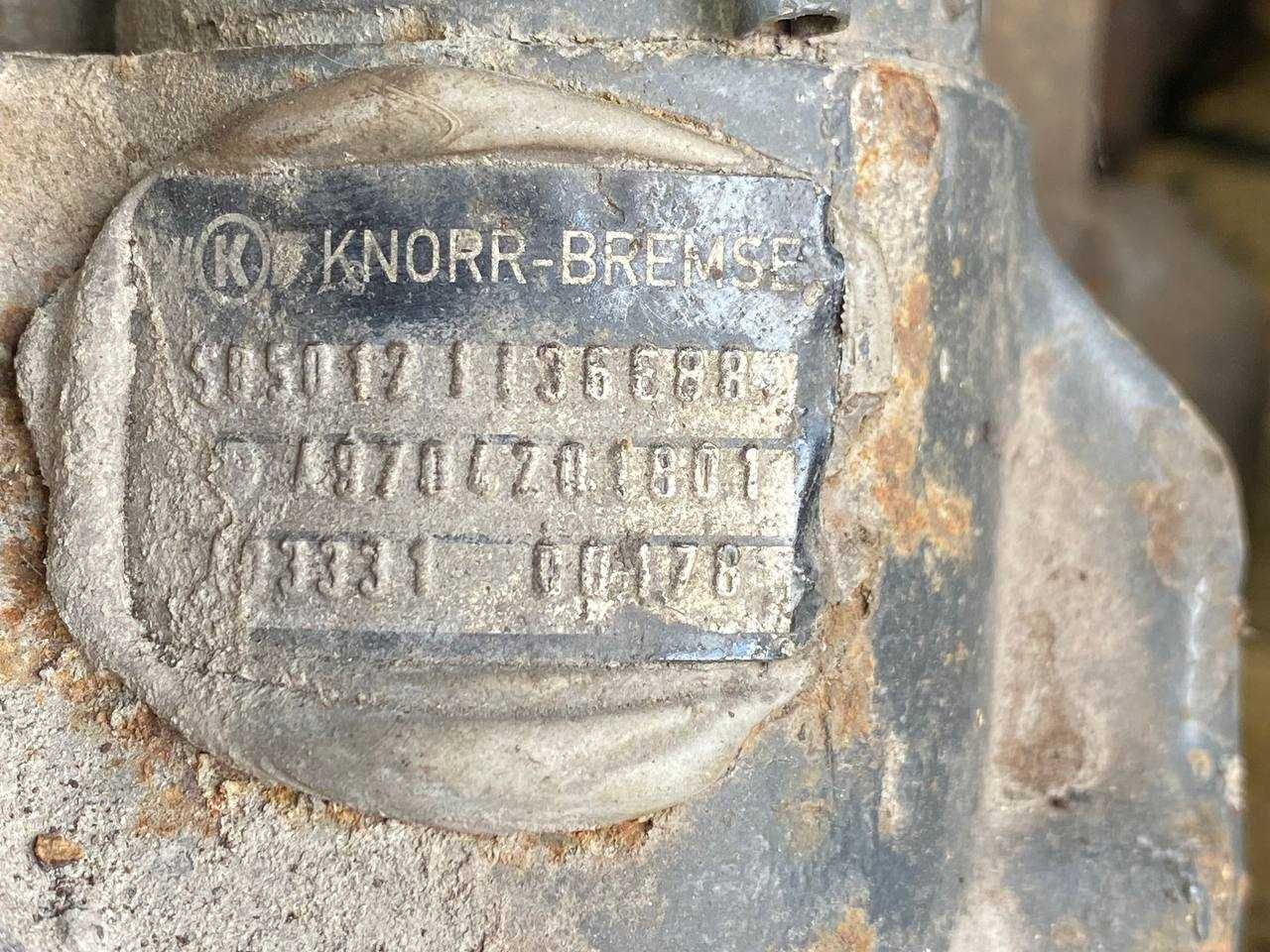 Супорт R17.5 Mercedes Atego — лівий / правий, б/в