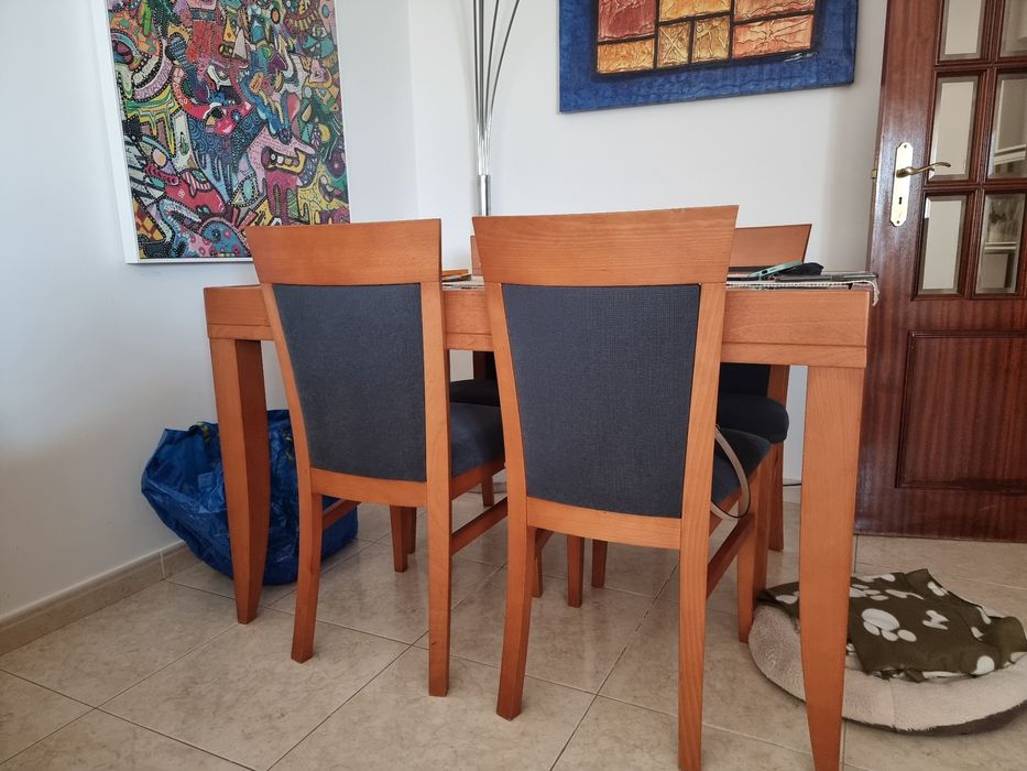Mesa de Sala de Sala de Jantar com quatro cadeiras