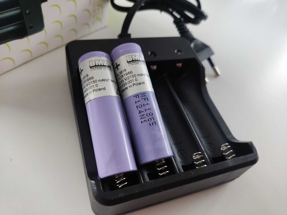 Ładowarka Ogniw 18650 Baterii Akumulatorów Li Ion 3,7v 4,2v LG 2150mAh