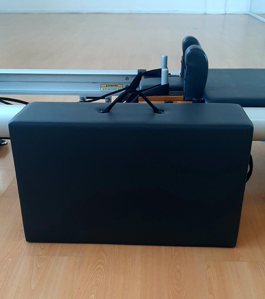 Reformer peak pilates + prancha salto + 2 cadeiras
Reformer Peak Pilat