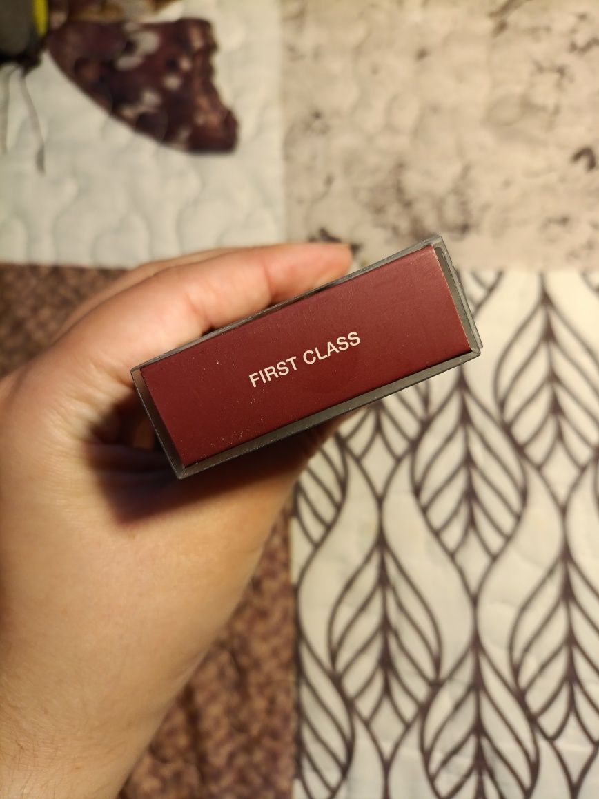 Huda beauty Matowa pomadka kolor First Class