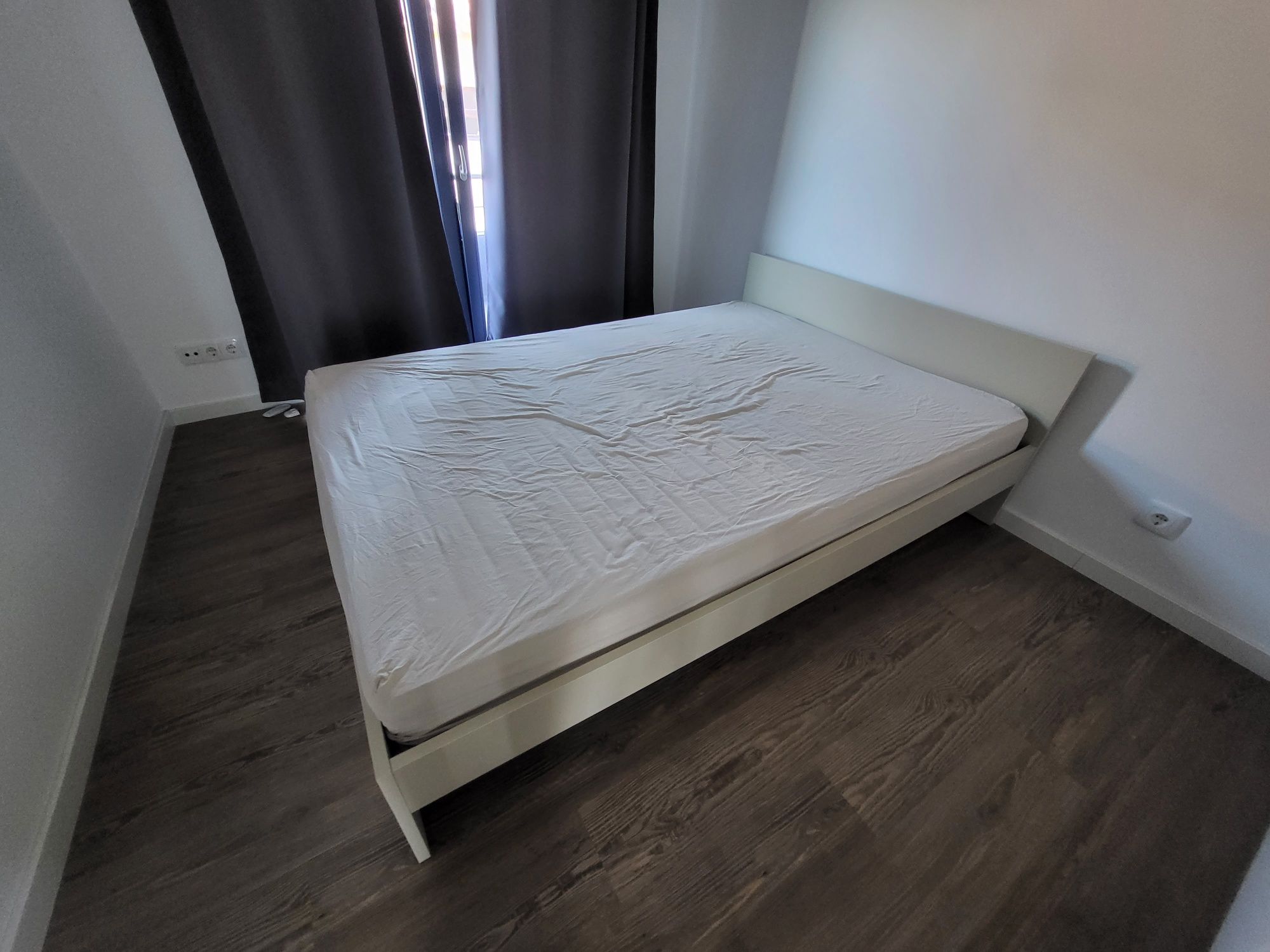 Cama Gursken bege claro 140x200 cm Ikea com colchão