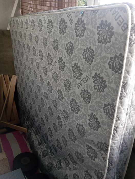 Терміново продам матрас двоспальний в гарному стані