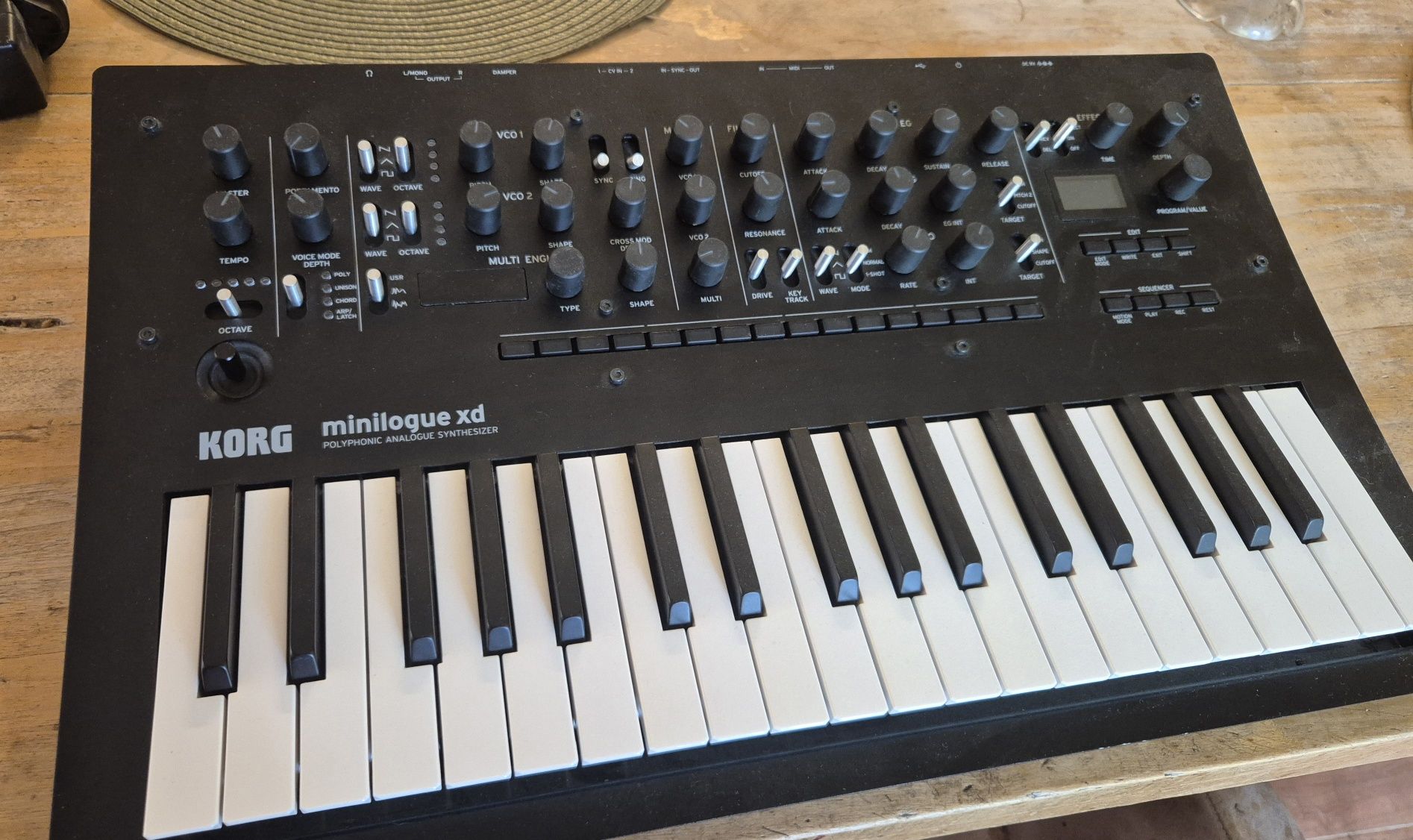 Korg Minilogue xd syntezator analogowy