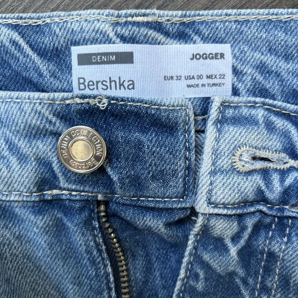 Джинсы Bershka 32 34