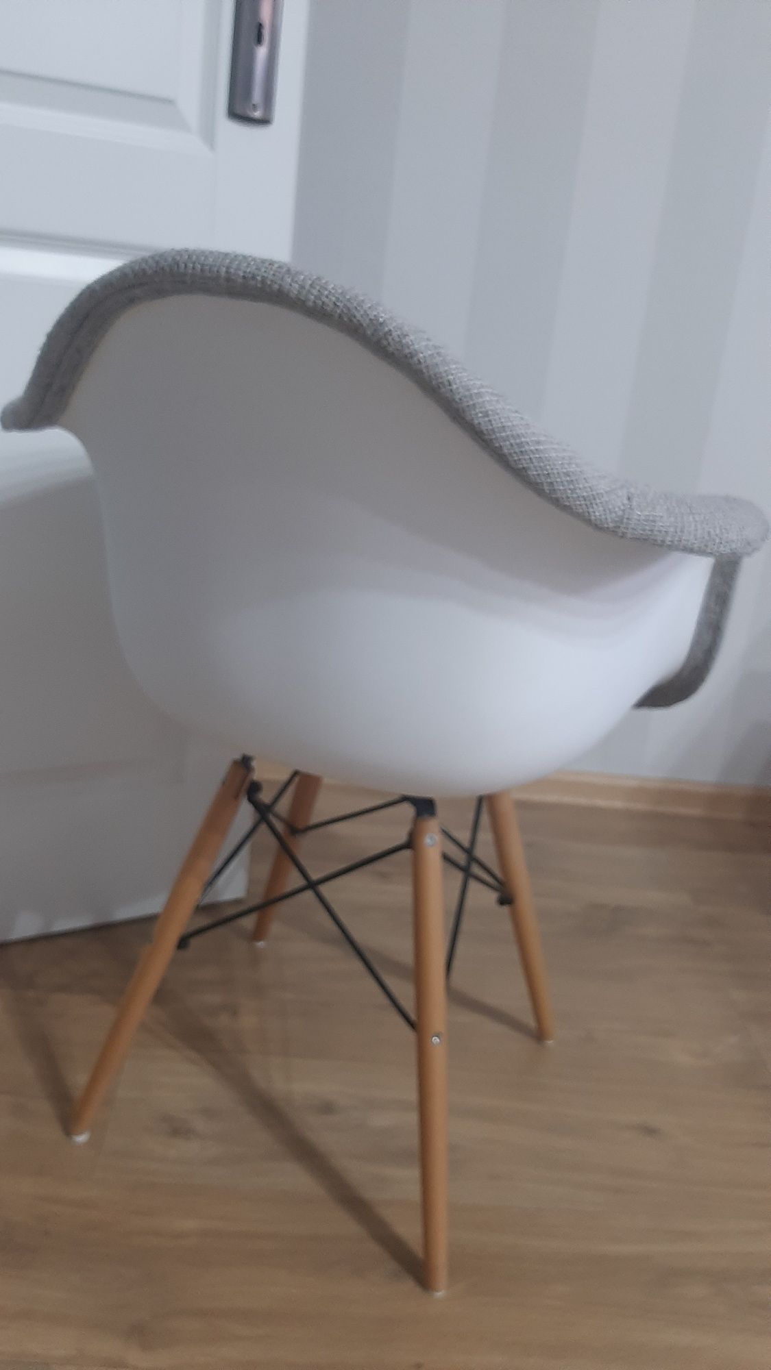 2 szt. Skandynawskie krzesła z podłokietnikami