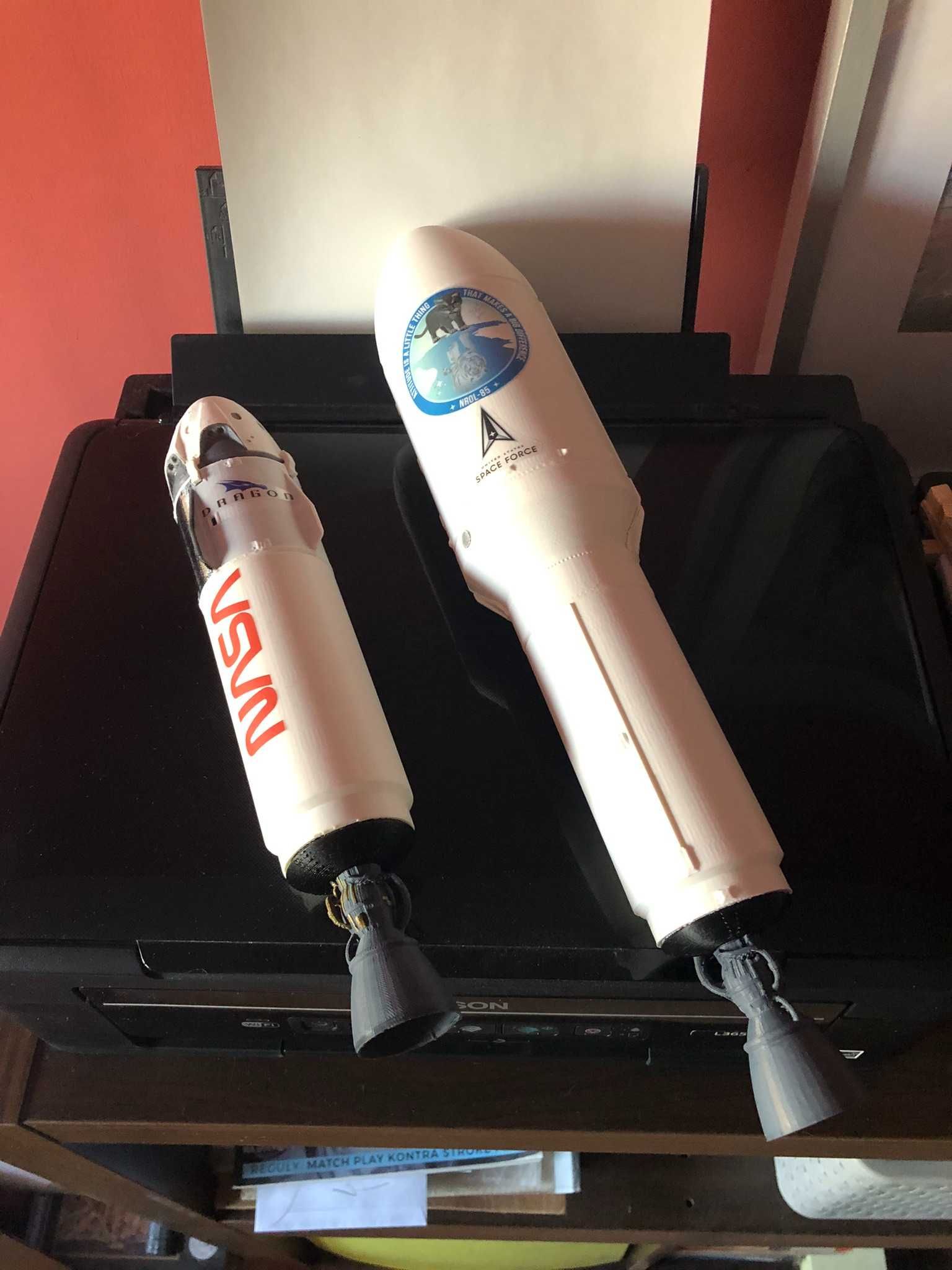 Model rakiety Falcon 9 z dodatkami - skala 1:75 (metr wysokości!)