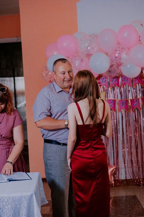 Продам вечірню сукню, розмір хс-с(42-44), в хорошому стані