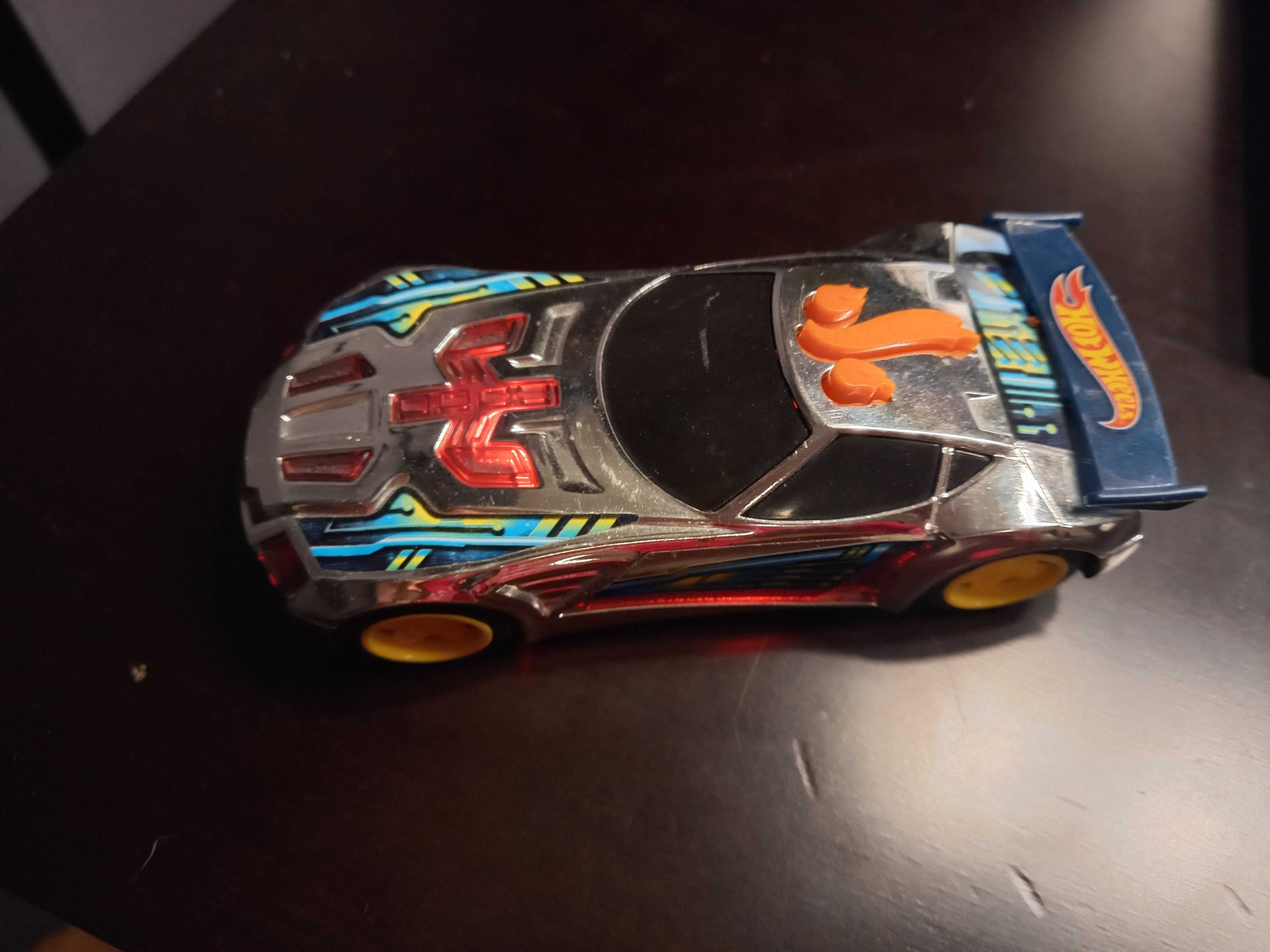 Duze ok 15 cm autko hot wheels swiatlo, dzwiek