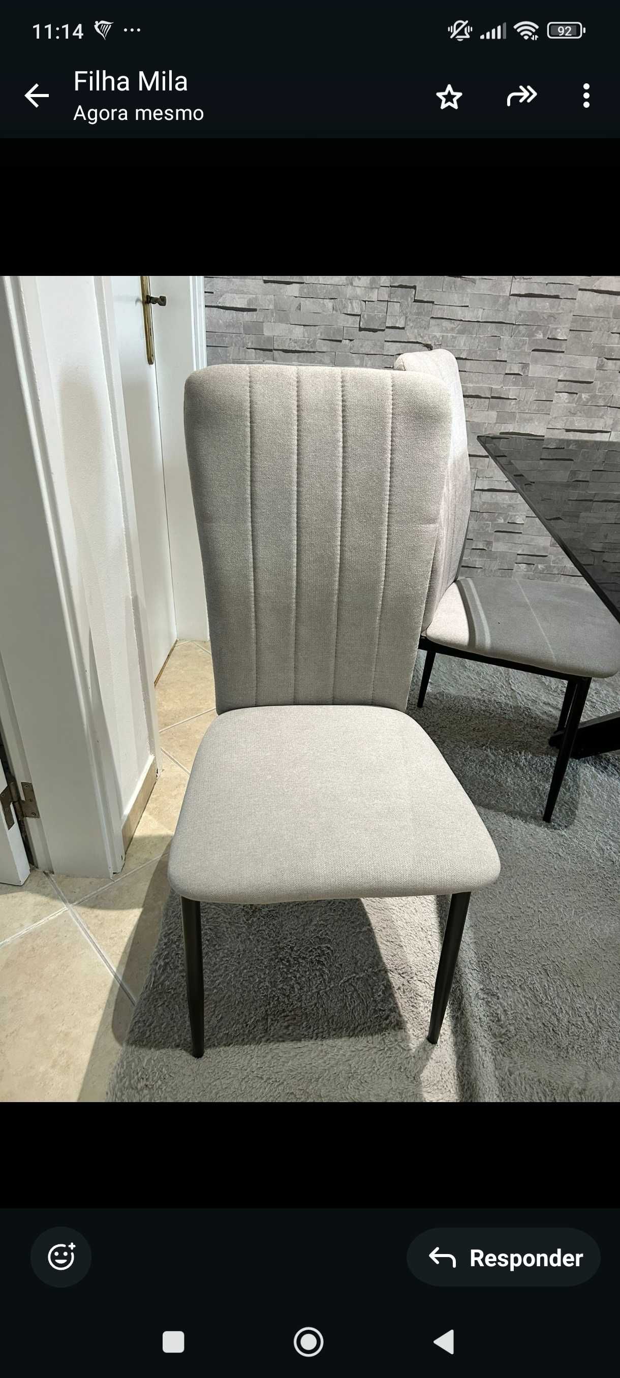 Mesa com 4 cadeiras