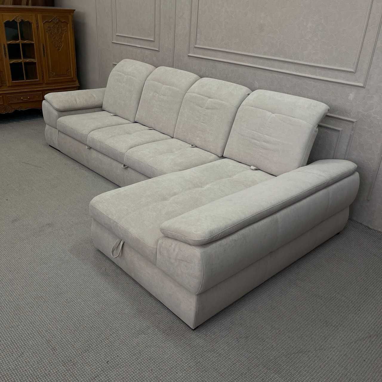 Новий розкладний диван в тканині для відпочинку