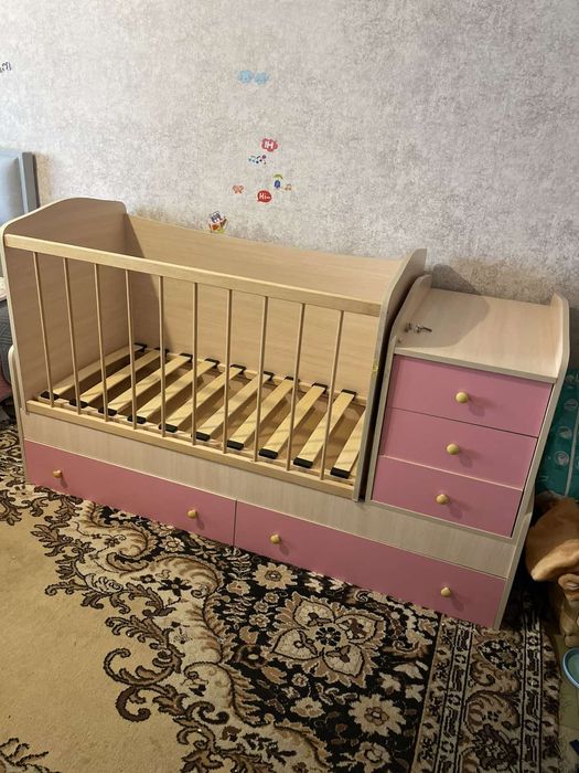 Детская Кроватка 3 в 1 кровать, стол, тумбочка