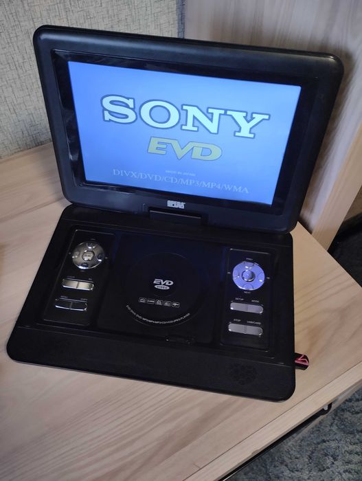 Продам  портативный ДВД