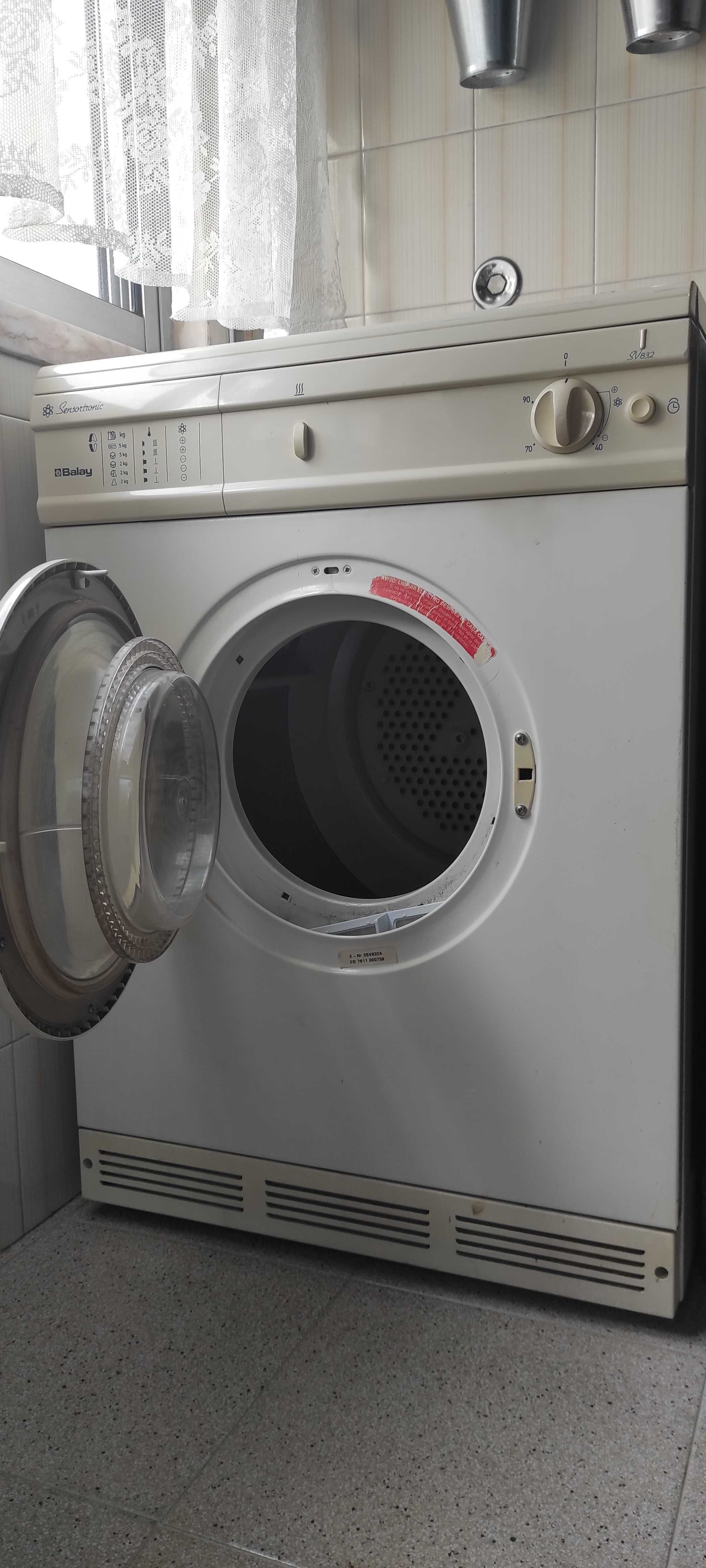 Máquina de secar roupa usada